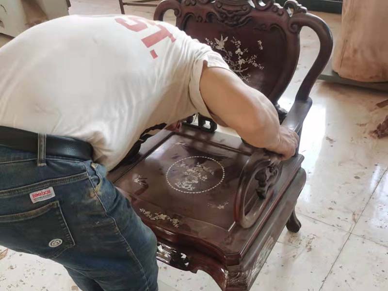 通河老旧红木家具保养技巧